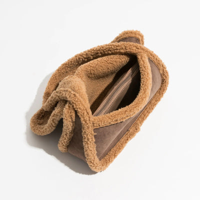 Baguette Taske med Teddy Detaljer | Blød Struktur | Trendy Design | Vanero