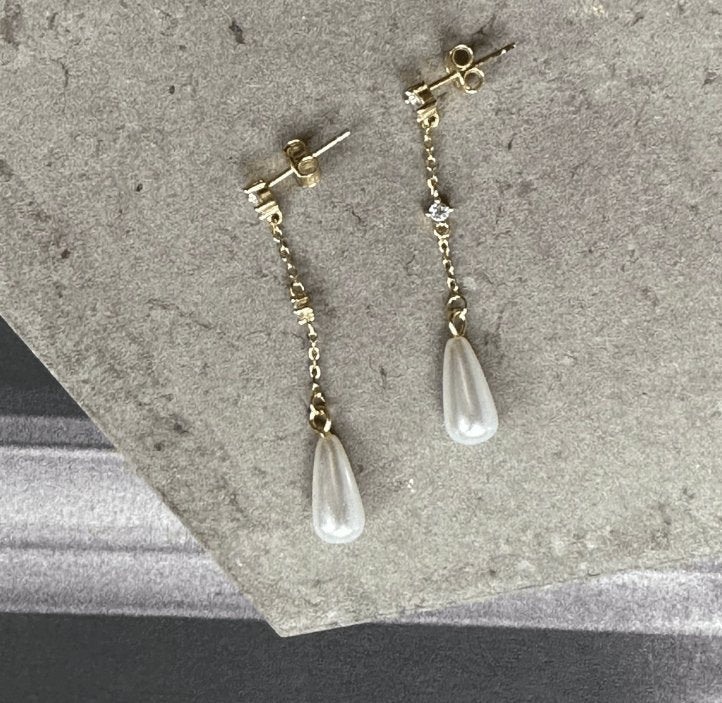 Mischa 18K Guldbelagt Sterlingsølv | Hængende Øreringe | CZ Zirkonia & Perlemorsinspireret Design | Vanero