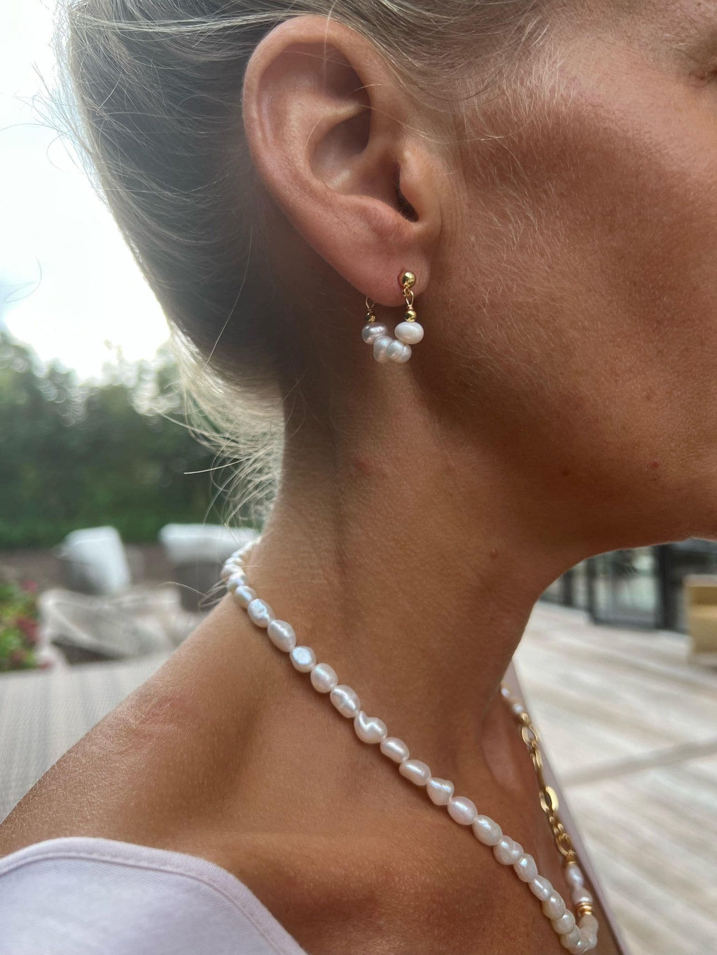 Sienna 18K Guldbelagt Metal | Hoop Øreringe | Syntetiske Perledetaljer til Daglig Brug & Formelle Anledninger | Vanero