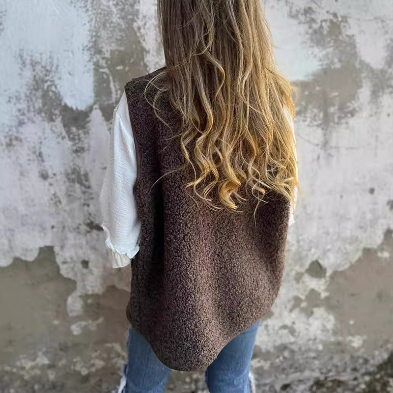 Bella | Dame Vintervest i Blød Uld med Knapper Brun | Vanero