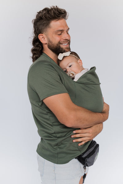 Hugtee | Det innovative design kombinerer T-shirtens komfort med bæreselets funktionalitet l Vanero