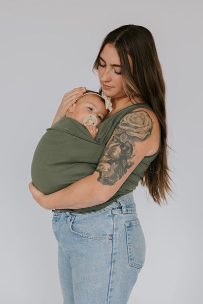 Hugtee | Det innovative design kombinerer T-shirtens komfort med bæreselets funktionalitet l Vanero