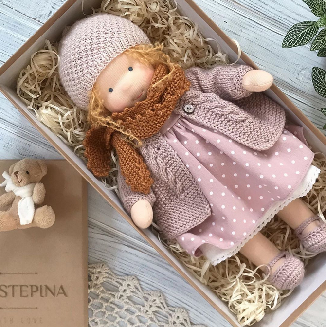 Cynthia l Sød håndlavet Waldorf-dukke l Vanero